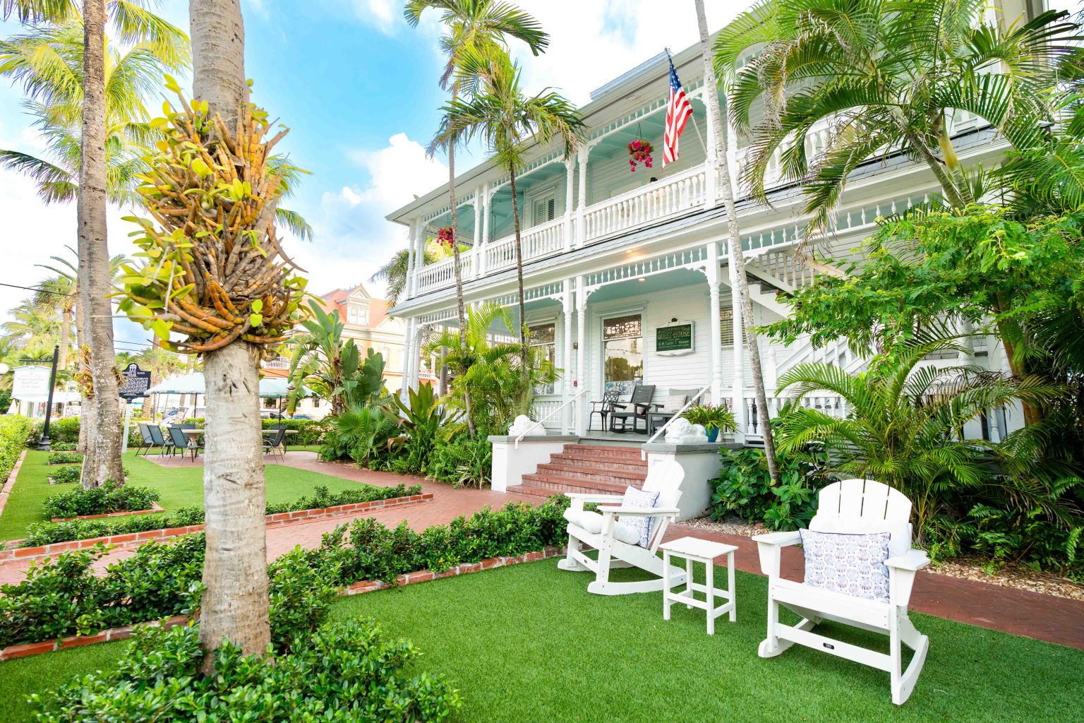 Southernmost Point Guest House – inn in Key West, Florida Keys